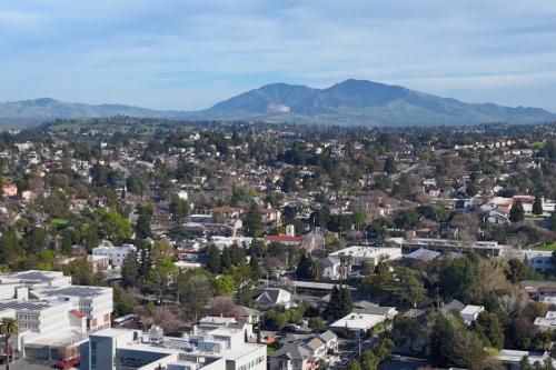 Martinez – Trans women dating